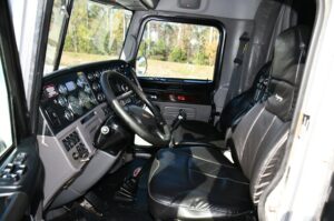 2016 PETERBILT 389 2016 PETERBILT 389