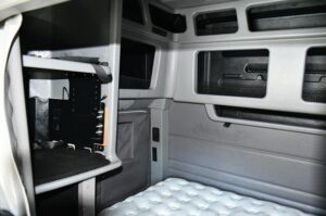 2016 PETERBILT 389 2016 PETERBILT 389