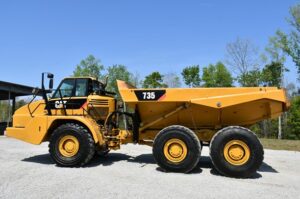 2010 Cat 735
