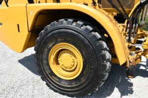 2010 Cat 735