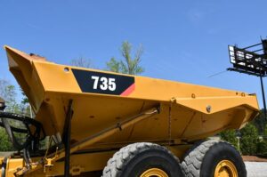 2010 Cat 735