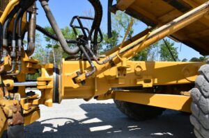 2010 Cat 735