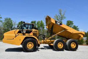 2010 Cat 735