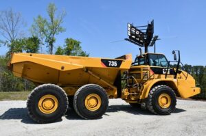 2010 Cat 735