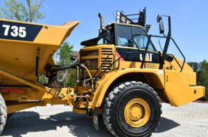 2010 Cat 735