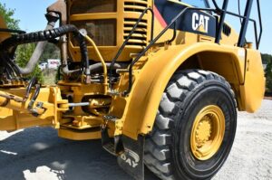 2010 Cat 735