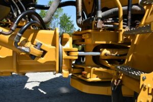 2010 Cat 735