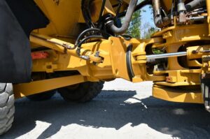 2010 Cat 735