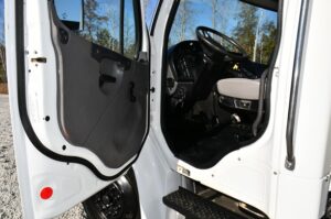 2021 FREIGHTLINER BUSINESS CLASS M2 106 2021 FREIGHTLINER BUSINESS CLASS M2 106