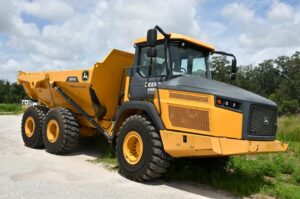 2022 Deere 260E Dump Truck 2033-BT 2022 Deere 260E Dump Truck 2033-BT