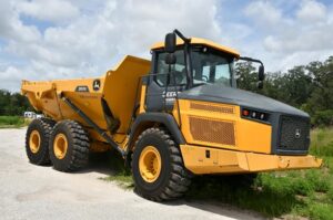 2022 Deere 260E Dump Truck 2033-BT 2022 Deere 260E Dump Truck 2033-BT