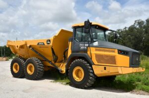 2022 Deere 260E Dump Truck 2033-BT 2022 Deere 260E Dump Truck 2033-BT