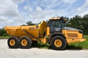 2022 Deere 260E Dump Truck 2033-BT 2022 Deere 260E Dump Truck 2033-BT