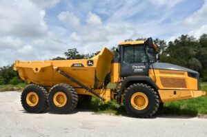 2022 Deere 260E Dump Truck 2033-BT 2022 Deere 260E Dump Truck 2033-BT