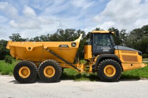 2022 Deere 260E Dump Truck 2033-BT 2022 Deere 260E Dump Truck 2033-BT