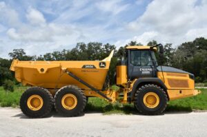 2022 Deere 260E Dump Truck 2033-BT 2022 Deere 260E Dump Truck 2033-BT