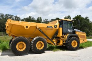 2022 Deere 260E Dump Truck 2033-BT 2022 Deere 260E Dump Truck 2033-BT
