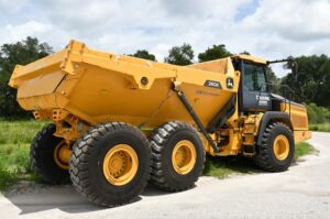 2022 Deere 260E Dump Truck 2033-BT 2022 Deere 260E Dump Truck 2033-BT