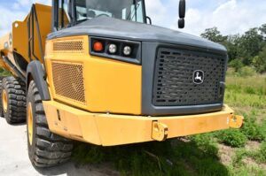 2022 Deere 260E Dump Truck 2033-BT 2022 Deere 260E Dump Truck 2033-BT