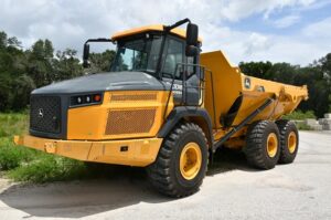2022 Deere 260E Dump Truck 2033-BT 2022 Deere 260E Dump Truck 2033-BT
