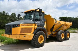 2022 Deere 260E Dump Truck 2033-BT 2022 Deere 260E Dump Truck 2033-BT