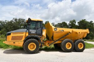 2022 Deere 260E Dump Truck 2033-BT 2022 Deere 260E Dump Truck 2033-BT