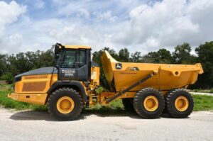 2022 Deere 260E Dump Truck 2033-BT 2022 Deere 260E Dump Truck 2033-BT