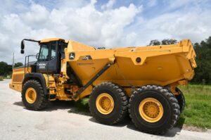 2022 Deere 260E Dump Truck 2033-BT 2022 Deere 260E Dump Truck 2033-BT
