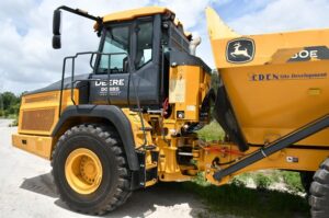 2022 Deere 260E Dump Truck 2033-BT 2022 Deere 260E Dump Truck 2033-BT