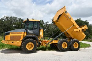 2022 Deere 260E Dump Truck 2033-BT 2022 Deere 260E Dump Truck 2033-BT