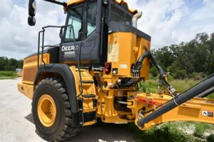 2022 Deere 260E Dump Truck 2033-BT 2022 Deere 260E Dump Truck 2033-BT