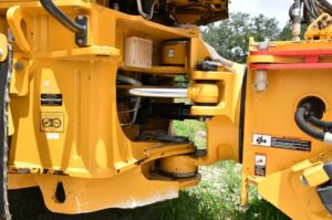 2022 Deere 260E Dump Truck 2033-BT 2022 Deere 260E Dump Truck 2033-BT