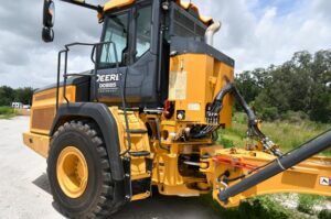 2022 Deere 260E Dump Truck 2033-BT 2022 Deere 260E Dump Truck 2033-BT
