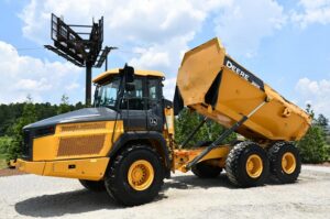 2018 Deere 260E Dump Truck 2043-BT