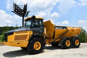 2018 Deere 260E Dump Truck 2043-BT