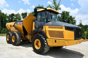 2018 Deere 260E Dump Truck 2043-BT