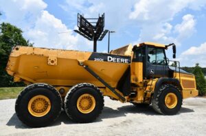 2018 Deere 260E Dump Truck 2043-BT