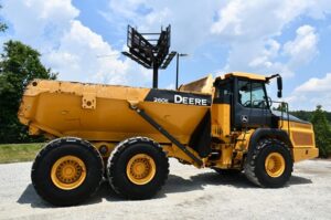 2018 Deere 260E Dump Truck 2043-BT