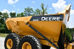 2018 Deere 260E Dump Truck 2043-BT