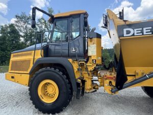 2018 Deere 260E Dump Truck 2043-BT