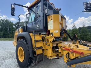 2018 Deere 260E Dump Truck 2043-BT