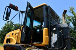 2012 Deere 250D Dump Truck 2066-BB