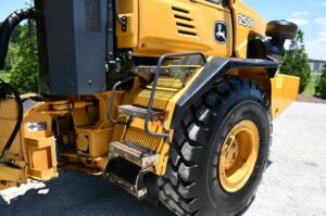 2012 Deere 250D Dump Truck 2066-BB
